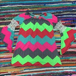 EUC / bellbottom chevron top / girls small